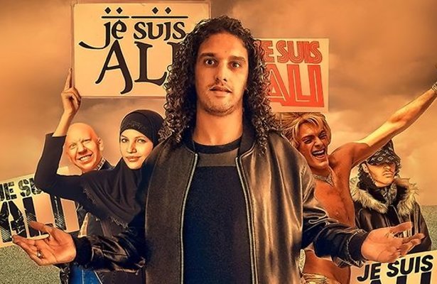 Ali bekent kleur