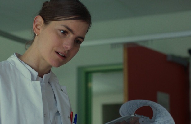 Hannah Hoekstra in Joardy Season