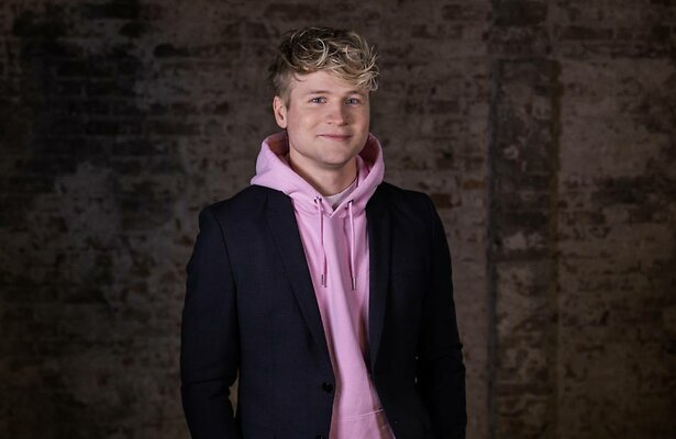 Kalvijn zagen we in All Stars en presenteert nu Ja of Nee?.