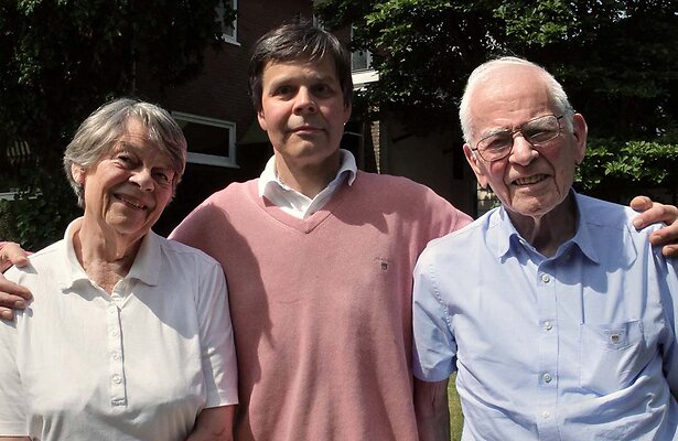 Kees Momma met zijn ouders