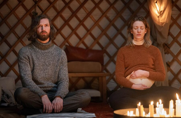 Vincent van der Valk en Noortje Herlaar in Kind