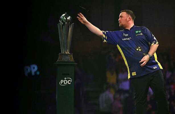 Luke Littler tijdens het WK Darts 2025