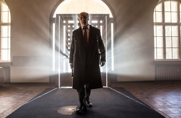 Toni Servillo als Tony in La Ragazza Nella Nebbia