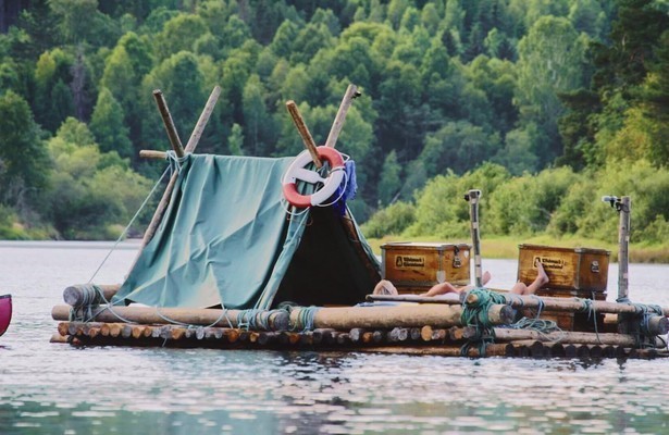 Still uit Love Raft