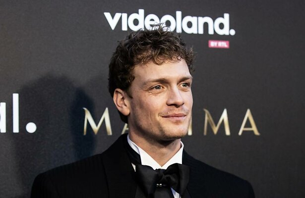 Martijn Lakemeier bij première serie Máxima.