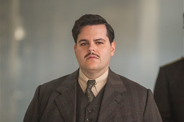 Kenneth Branagh en zijn snor lossen een moord op