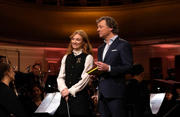 Froukje en Frits Sissing voor Maestro