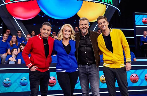 Winston met volkszangeres Samantha, Mart en Marco in Marble Mania