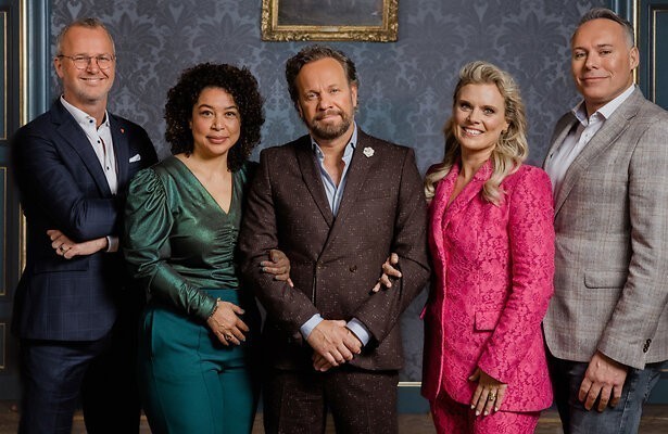 vlnr: Patrick van Veen (gedragsbioloog), Anne Campagne (singles- en relatiecoach), Carlo Boszhard, Eveline Stallaart (seksuoloog), Radboud Visser (matchmaker)