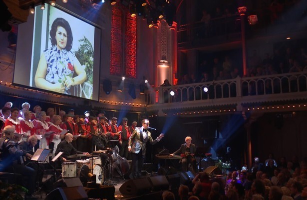 Dave von Raven voor Ode aan de Zangeres Zonder Naam