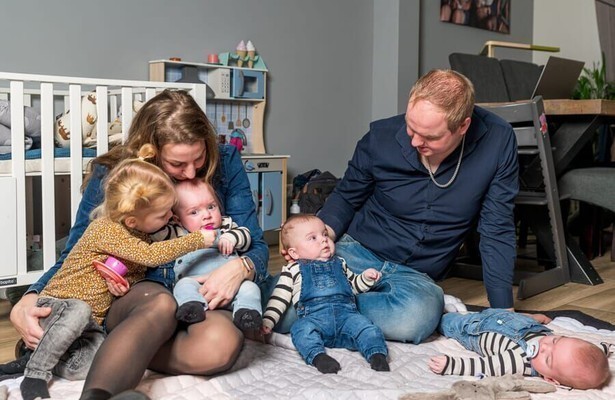 Yara, Mieke, Nick en de drieling in Meer dan Verwacht