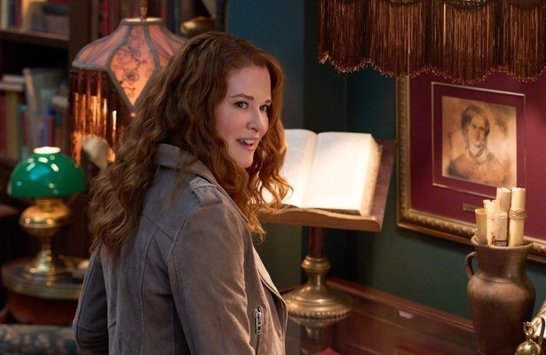 Sarah Drew als Emily Lane in Mistletoe Murders