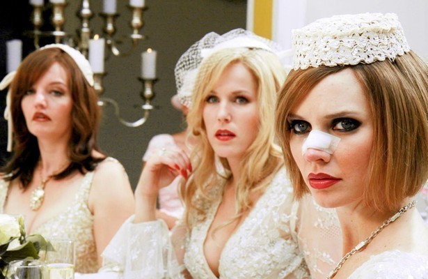 Sanne Wallis de Vries, Hadewych Minis en Bracha van Doesburgh in Moordwijven