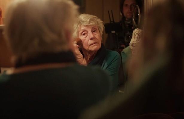 Oma Coby Boot in NPO Doc: De Glazen Kerk