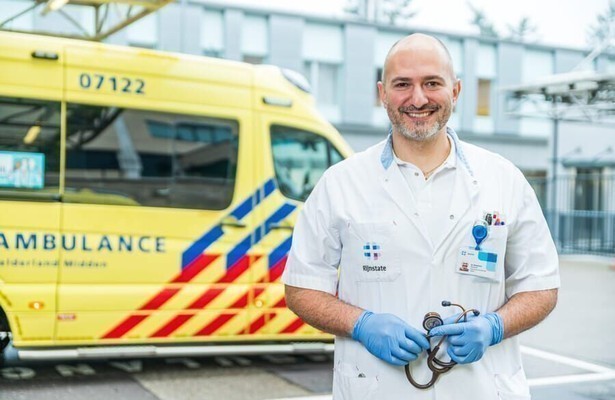 Gor Khatchikyan voor Op de Spoed