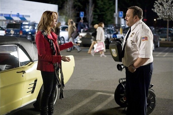 Kevin James crosst rond op zijn segway
