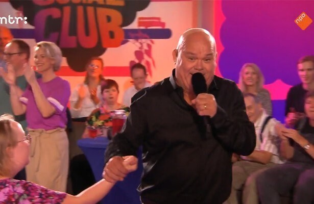 Paul de Leeuw in Pauls Social Club