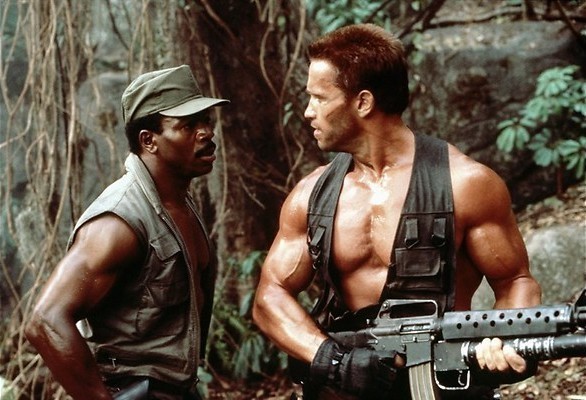 Arnold Schwarzengger vecht met een monster