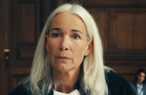 Anne Coesens als Claire Delval in Pandore