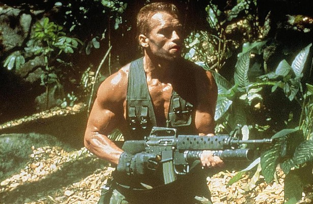 Arnold Schwarzengger vecht met een monster