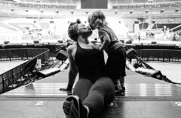 P!NK met zoontje tijdens Beautiful Trauma wereldtournee 