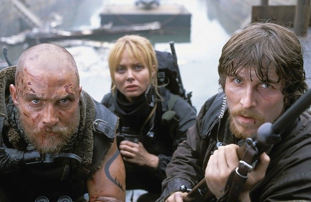 Matthew McConaughey, Izabella Scorupco en Christian Bale in Reign of Fire