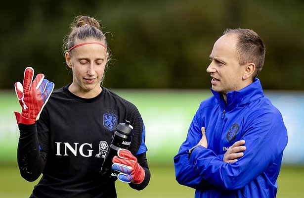 Sari van Veenendaal, Mark Parsons