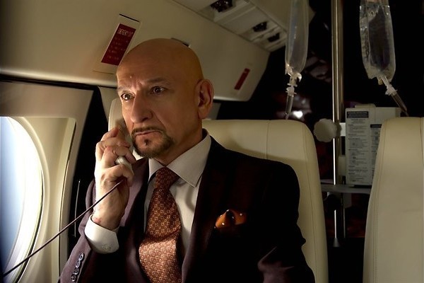Ben Kingsley kruipt in het lichaam van Ryan Reynolds