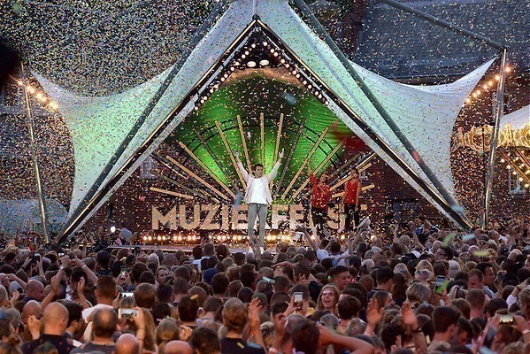 Sterren Muziekfeest op het Plein