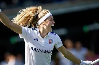 Sport: Hockey halve finale