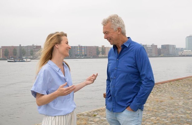 Derk Bolt met Jetske van den Elsen voor Spoorloos