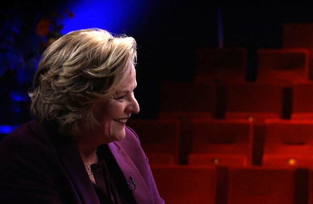 Elles de Bruin presenteert de reeks.