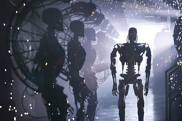 Christian Bale vecht tegen Skynet