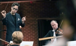 Tarmo Peltokoski und das Lettische Nationale Symphonieorchester