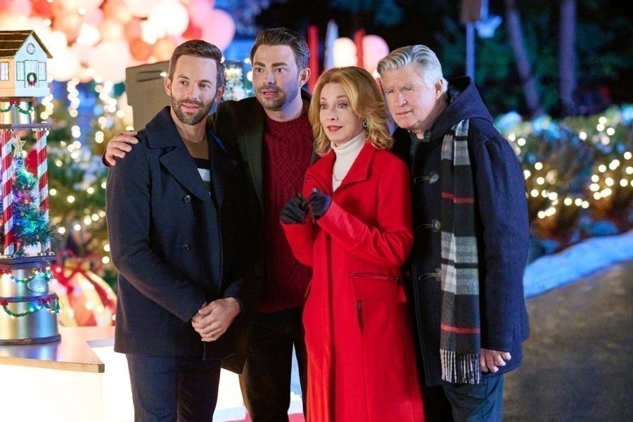 The Christmas House 2: Deck Those Halls