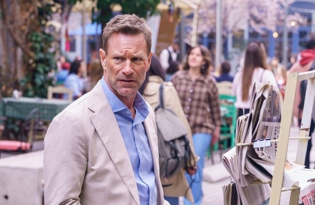 Aaron Eckhart in The Bricklayer