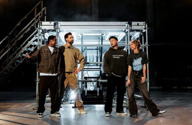 Typhoon, Nick Schilder, Kraantje Pappie en Jacqueline Govaert voor The Headliner