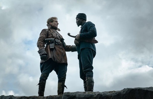 Ralph Fiennes en Samuel L. Jackson in The King's Man