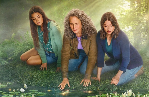 Chyler Leigh, Sadie Laflamme-Snow en Andie MacDowell in The Way Home