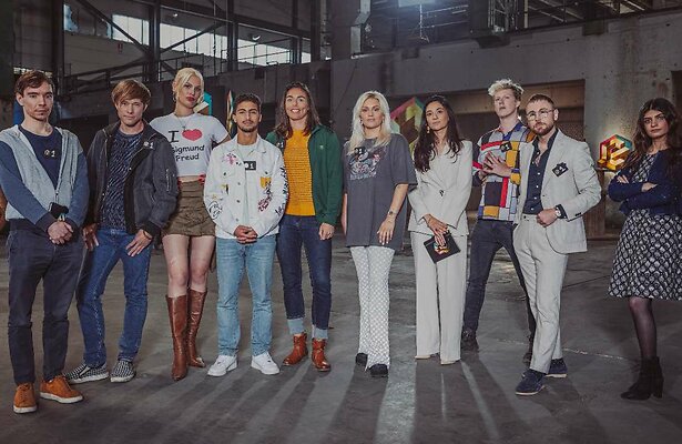 Fabian Franciscus (links) in deelnemersveld The Genius