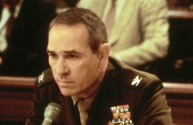 Tommy Lee Jones in Rules of Engagement