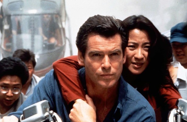 Pierce Brosnan en Michelle Yeoh in Tomorrow Never Dies