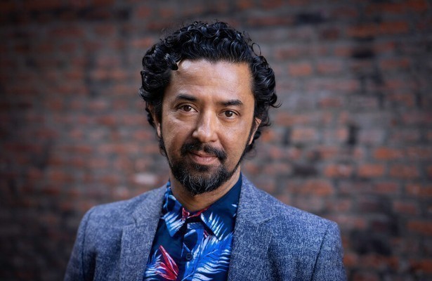 Presentator Jörgen Tjon