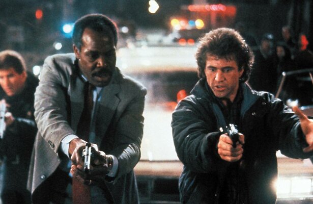 Danny Glover als Roger Murtaugh en Mel Gibson als Martin Riggs in Lethal Weapon 2