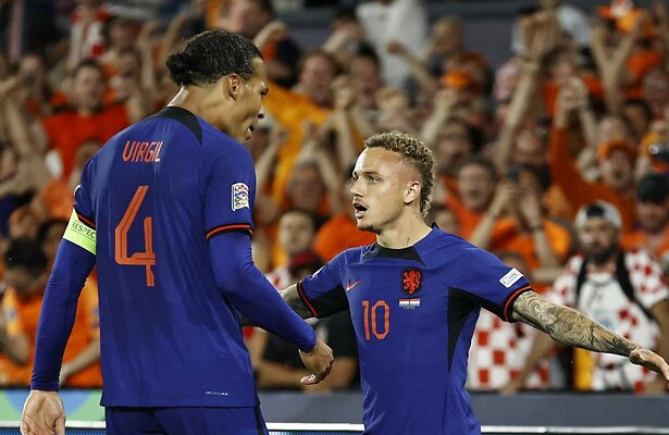 Virgil van Dijk en Noa Lang voor Nederlands Elftal