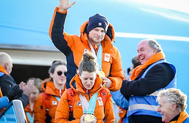 Schaatsboegbeelden op medaillejacht bij WK Afstanden