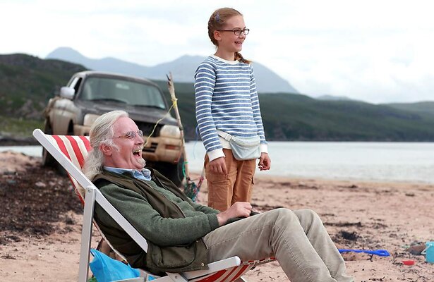 Billy Connolly en Emilia Jones in What We Did on Our Holiday