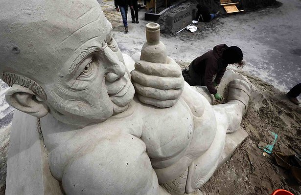 Wedstrijd tussen zandkunstenaars bij Omroep MAX