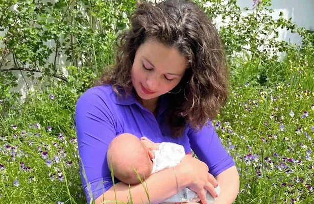 Annemieke met haar baby