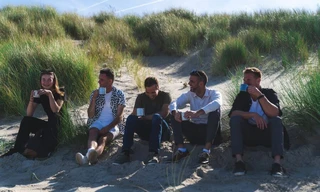 Daten in het dorp op Texel